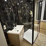 De Luxe Afrik A Grande Sale De Bain Privee Check In Autonome Cuisine Partagee 3*