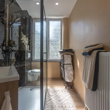 De Luxe Afrik A Grande Sale De Bain Privee Check In Autonome Cuisine Partagee 3*