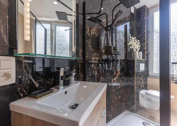 De Luxe Afrik A Grande Sale De Bain Privee Check In Autonome Cuisine Partagee 3* Lüttich