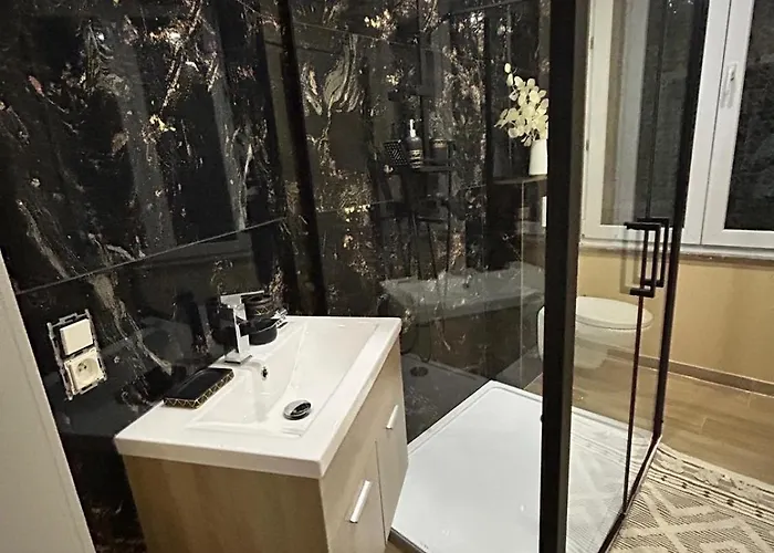 De Luxe Afrik A Grande Sale De Bain Privee Check In Autonome Cuisine Partagee 3*